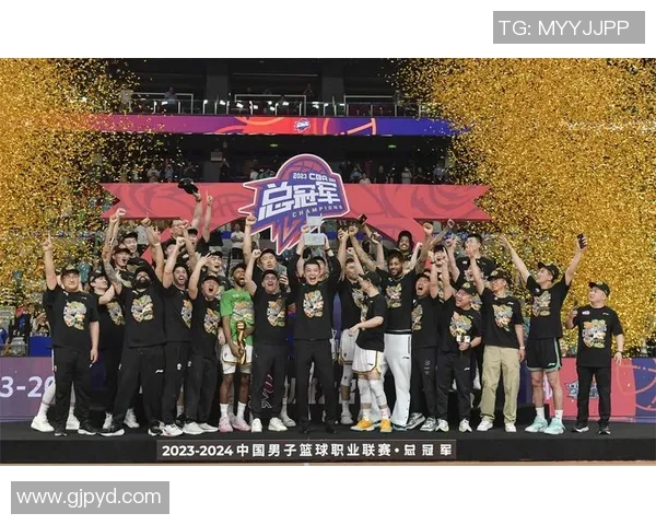 辽宁男篮圆梦！2024年CBA总决赛夺冠，全队欢腾庆祝！